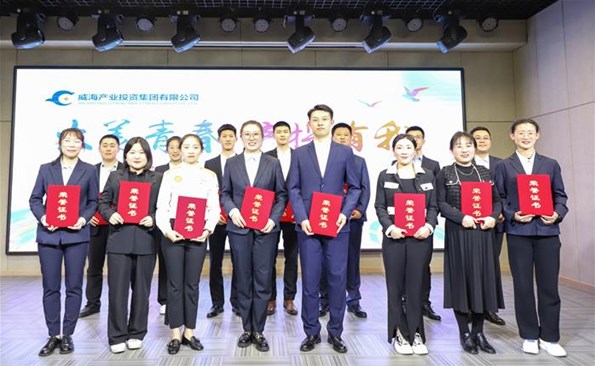 【“五四”专辑③】30年，，，，，，，身边的人——“绽放青春风范 孝顺青春力量”演讲角逐优异作品（三）